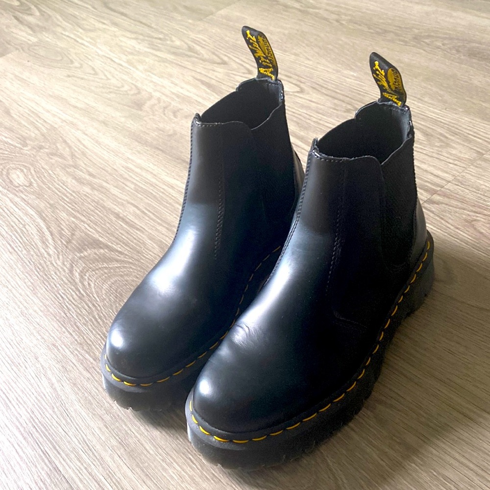 Dr. Martens 2976 Bex smooth leather Chelsea boots size 9 womens